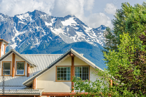 Photography Luxury house over fantastic mountain view at sunny day in Vancouver, Canada
