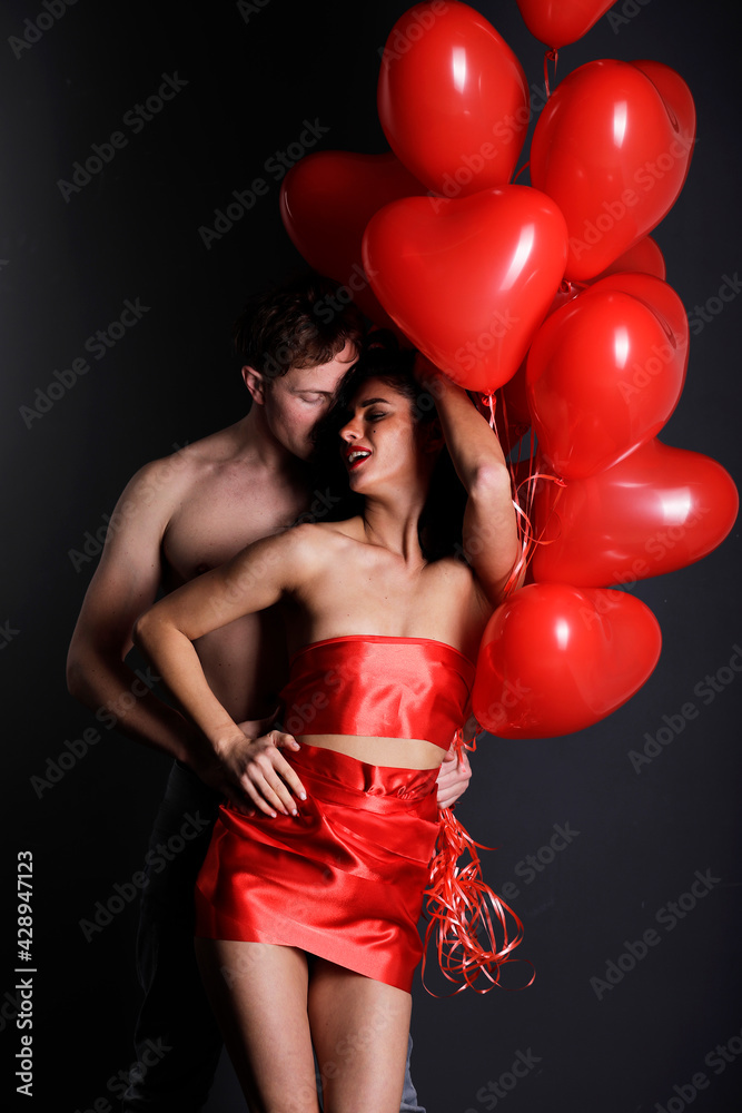 Sexy couple. Sexy photo. Erotica. Red balloons. Sensual. foto de Stock |  Adobe Stock