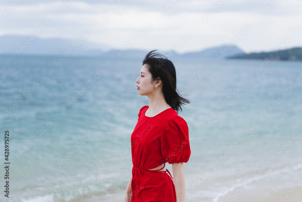 海岸にいる女性 海岸にいる女性