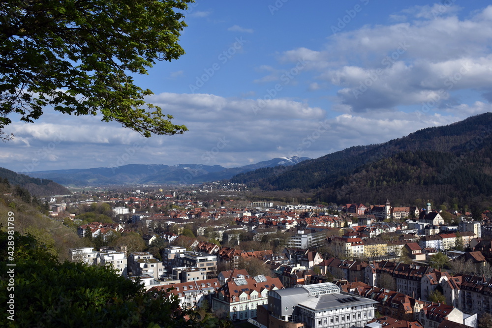 Freiburgs Osten und das Dreisamtal im Frühjahr
