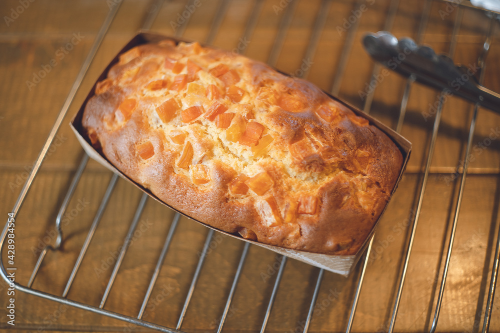 ホットケーキミックスで簡単手作りの干し芋入りパウンドケーキ さつまいもケーキ Fotografiya Stock Adobe Stock