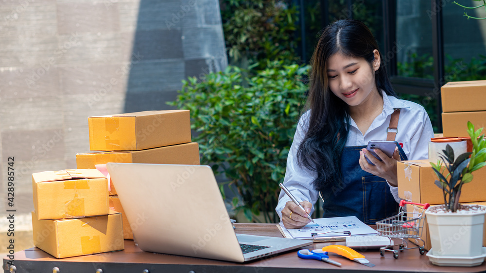 Shopping online. Business Start up SME concept, young startup entrepreneurs, small business owners, young Asian women working at home, packaging and delivery situations online shopping. Shopping online. Business Start up SME concept, young startup entrepreneurs, small business owners, young Asian women working at home, packaging and delivery situations online shopping.