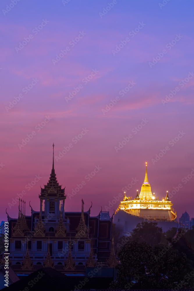 Fototapeta premium golden mountain in bangkok