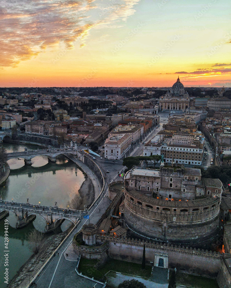 Obraz premium Roma- Castel Sant'Angelo e Sn Pietro al tramonto