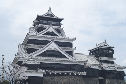 地震で大きな被害を受けた熊本城の復旧と未だ残る傷跡