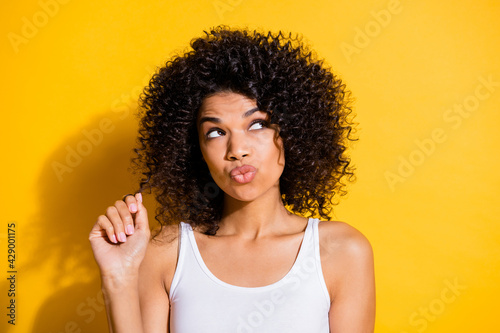Εκτύπωση καμβά Portrait of adorable dark skin lady arm fingers play with hair curls look empty
