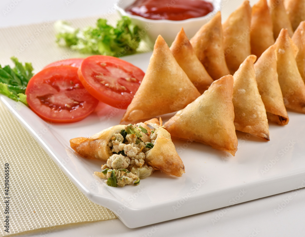 Chicken and Vegetable Samosa, Pakistan and India's most eating snack. Triangle Shape Crunchy Wraps and stuffed with vegetables and chicken.