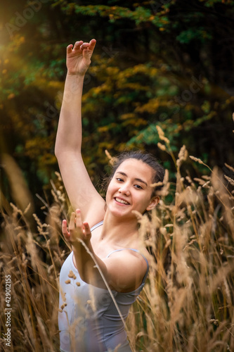CONTEMPORARY ARTISTIC DANCER DANCING IN THE FOREST IN AUTUMN. CLASSIC DANCE nature