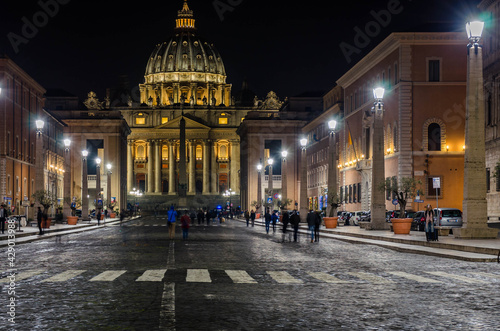 Fototapeta Naklejka Na Ścianę i Meble -  Rome Italy, night view at St Peter's Basilica, one of the largest churches in the world located in Vatican city.