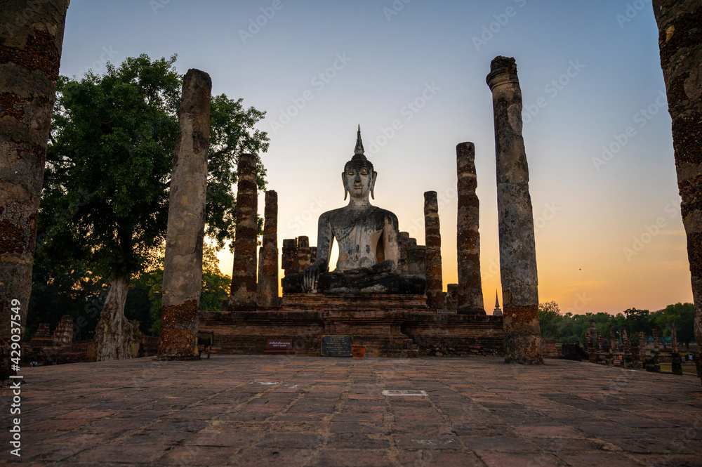 Sukhothai Historical Park on evening in Sukhothai province, Thailand (Publie Domain.)