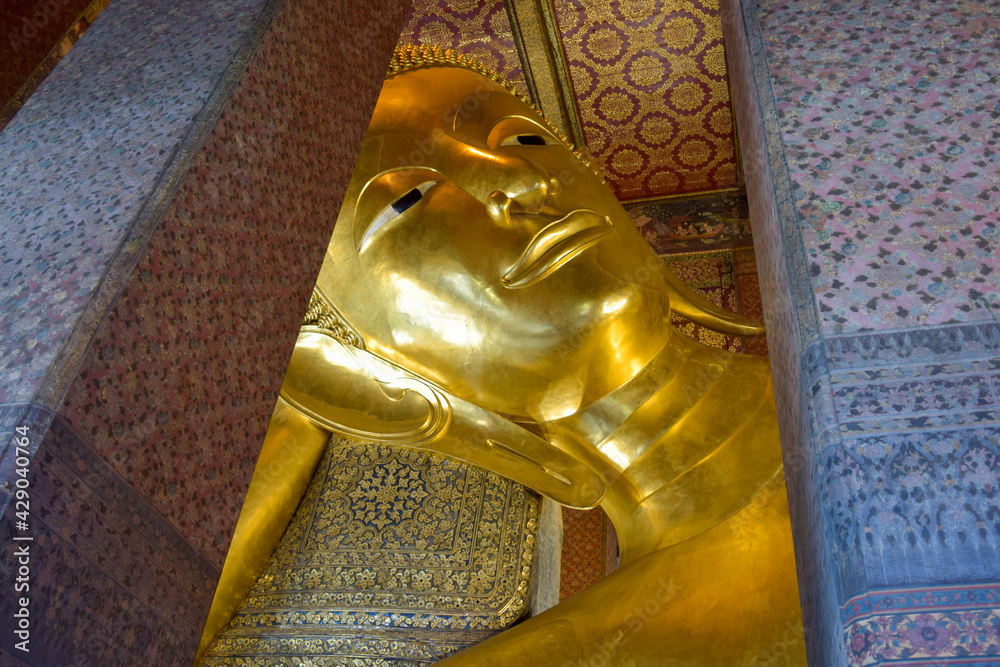 バンコク、ワット･ポーの黄金の涅槃像