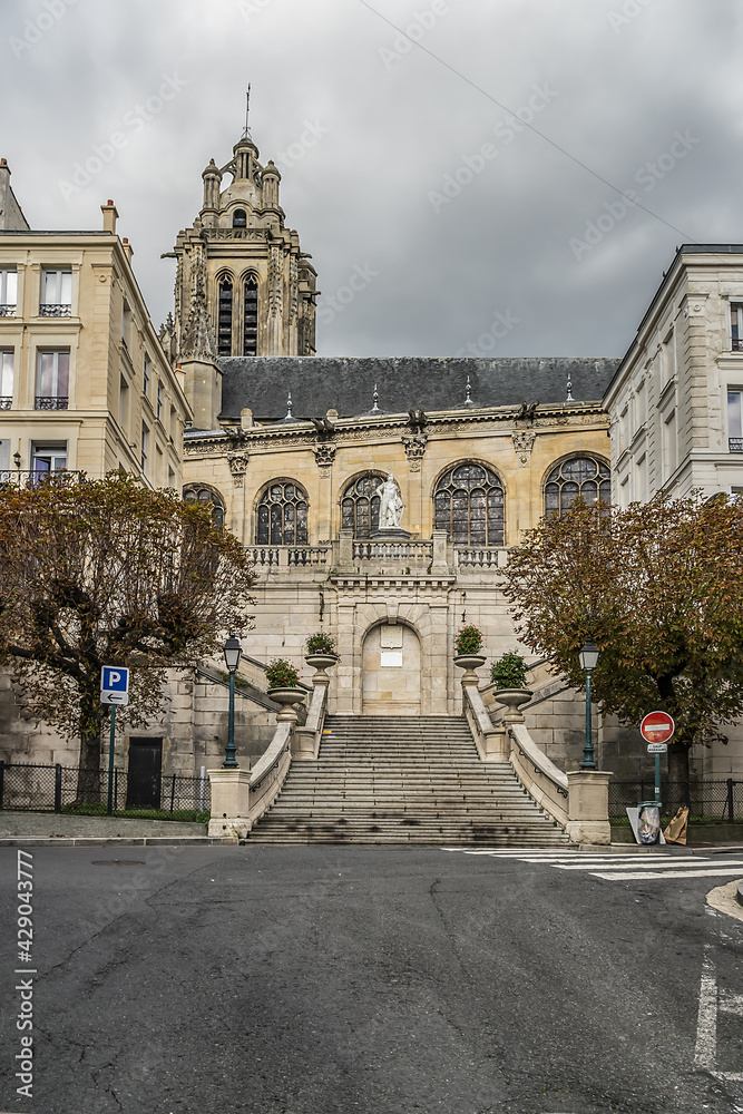 Pontoise Cathedral (Saint-Maclou de Pontoise, 12th century) - Roman Catholic cathedral, national monument of France. Pontoise is a commune in Val-d'Oise department, in northwestern suburbs of Paris.