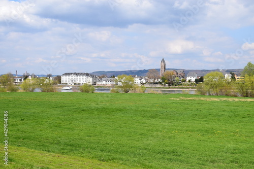 Blick über den Rhein auf Engers photo