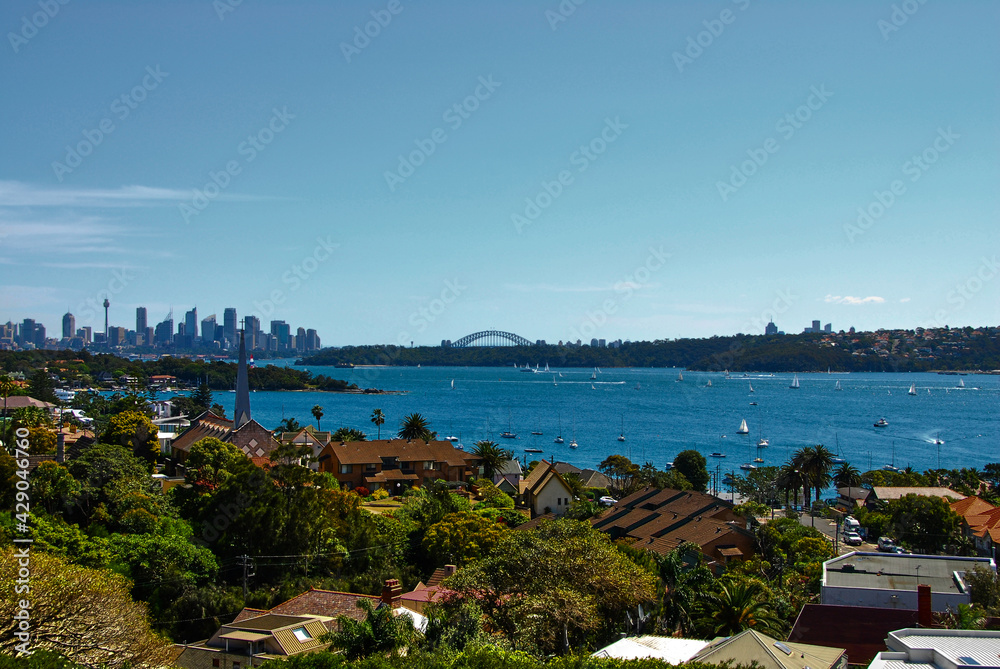 Fotografie A beautiful view on a sunny day of the Sydney skyline as seen from the suburb of