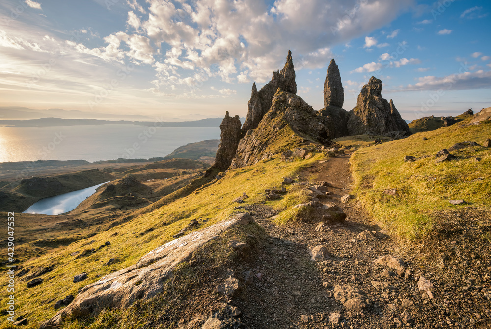 Φωτογραφία Isle of Skye, Scotland. The Old Man of Storr at sunrise