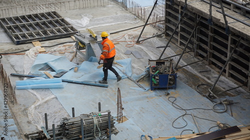 Bau, Baustelle, Grube, Arbeiter, Neubau, Bauarbeiter, Hausbau, Säge, Kreissäge, Bausäge, Tischler, Bautischler, Wand, Bauwand, Bauwände,