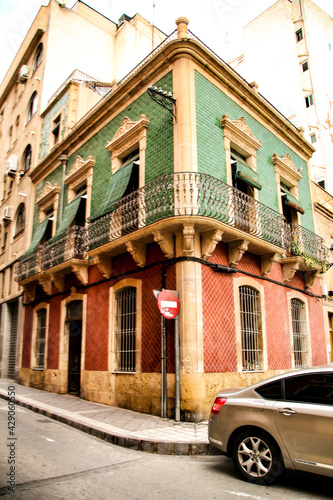 Old colorful and majestic facades in Elche © SoniaBonet