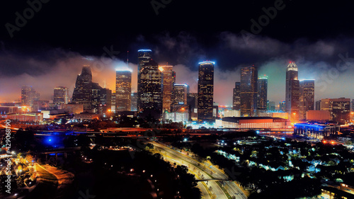 Fototapeta Naklejka Na Ścianę i Meble -  city skyline at night