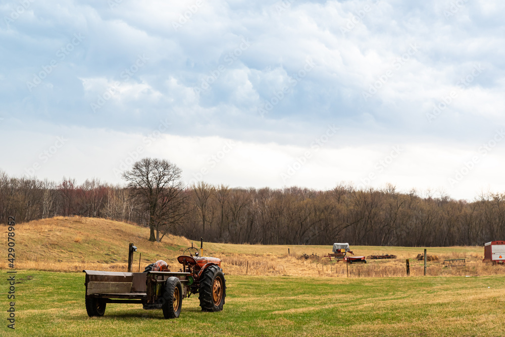 Obraz premium agricultural, agriculture, agronomy, autumn, clouds, countryside, crop, crops, cultivated, equipment, farm, farmer, farming, farmland, field, harvest, industry, land, landscape, machine, machinery, me