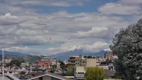 Cotopaxi visto desde Quito, Ecuador