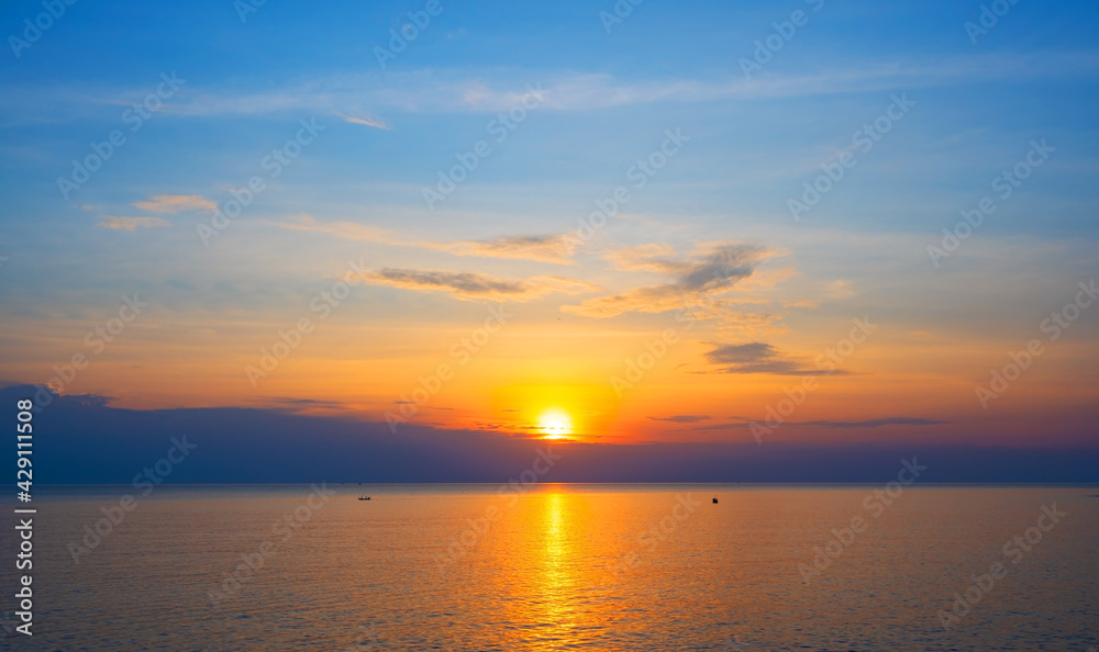 Beautiful light of sunset or sunrise over the sea in summer season Amazing sea sun Landscape