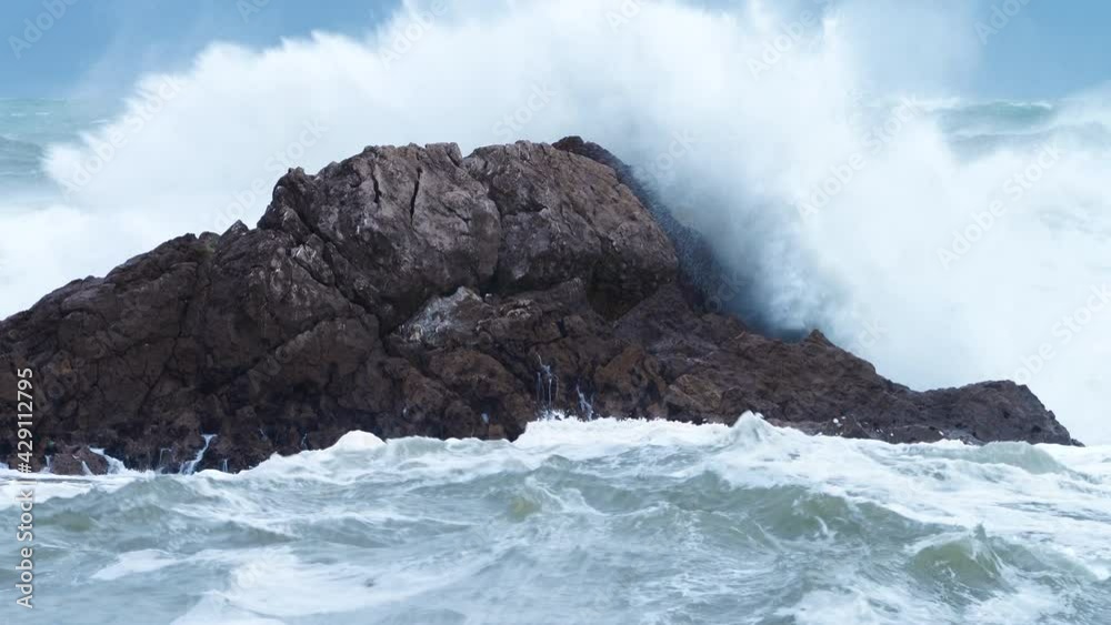 Swell in the Cantabrian Sea in the area of the Buoy Lighthouse of La Barra de San Vicente de la Barquera, at the mouth of the port. Oyambre Natural Park, Cantabria, Spain, Europe Swell in the Cantabrian Sea in the area of the Buoy Lighthouse of La Barra de San Vicente de la Barquera, at the mouth of the port. Oyambre Natural Park, Cantabria, Spain, Europe