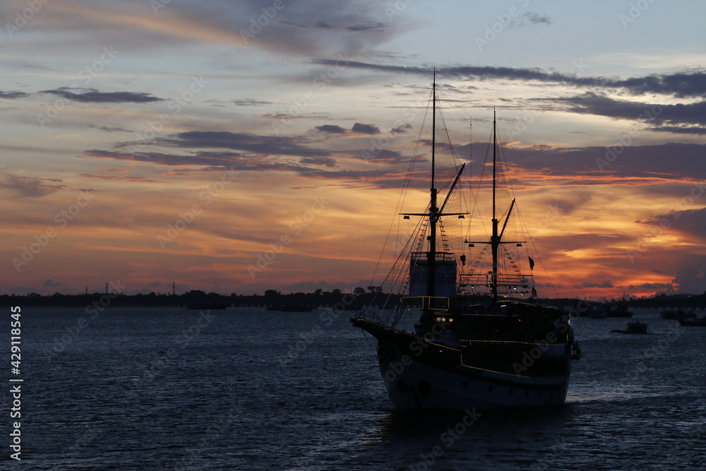 Naklejka premium sun set by the sea