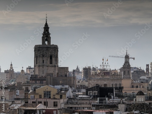 Valencia desde la azotea. Vista del campanario de la catedral de Valencia llamado Miguelete © Vicente Fornes