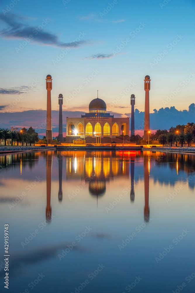 Naklejka premium Landscape of beautiful sunset sky at Central Mosque, Songkhla province, Southern of Thailand.