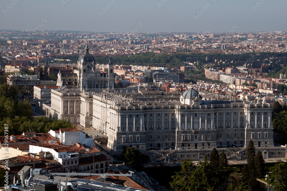 Obraz premium Palacio real de Madrid aerial view. España