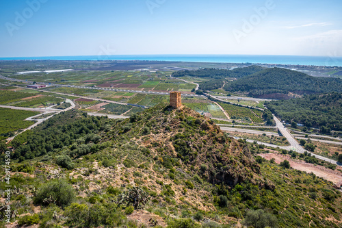 Castillo de Almenara con el Mar Mediterráneo de fondo, Castellón, España