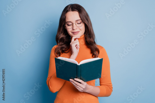 Konstfotografi Photo of intelligent woman read book finger chin dream imagine on blue backgroun