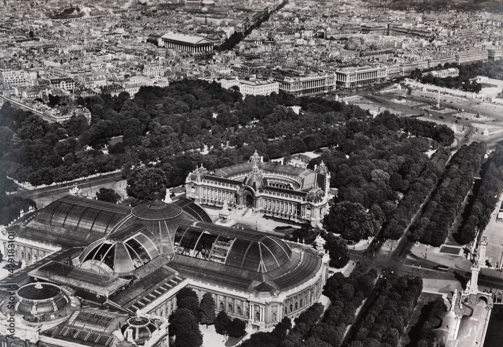 aerial view of paris in the 40s