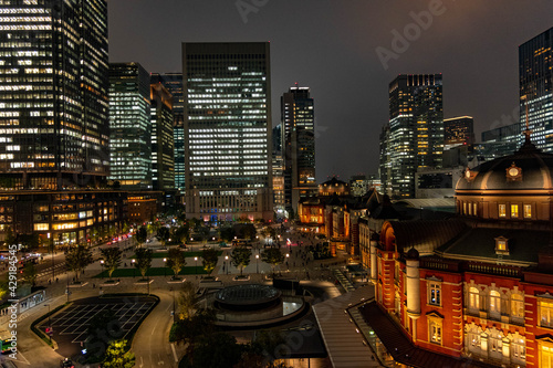 東京駅のライトアップ夜景 © 渉 本村