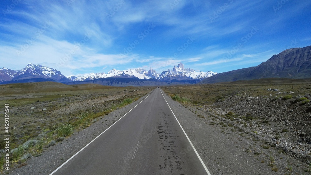 Carretera al Fitz Roy en la patagonia argentina