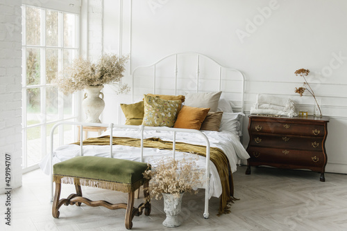 Obraz na płótnie Stylish modern bedroom interior with vintage white bed w salonie
