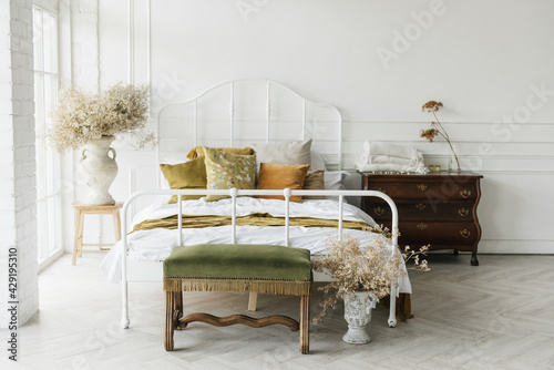 Obraz na płótnie Stylish modern bedroom interior with vintage white bed w salonie