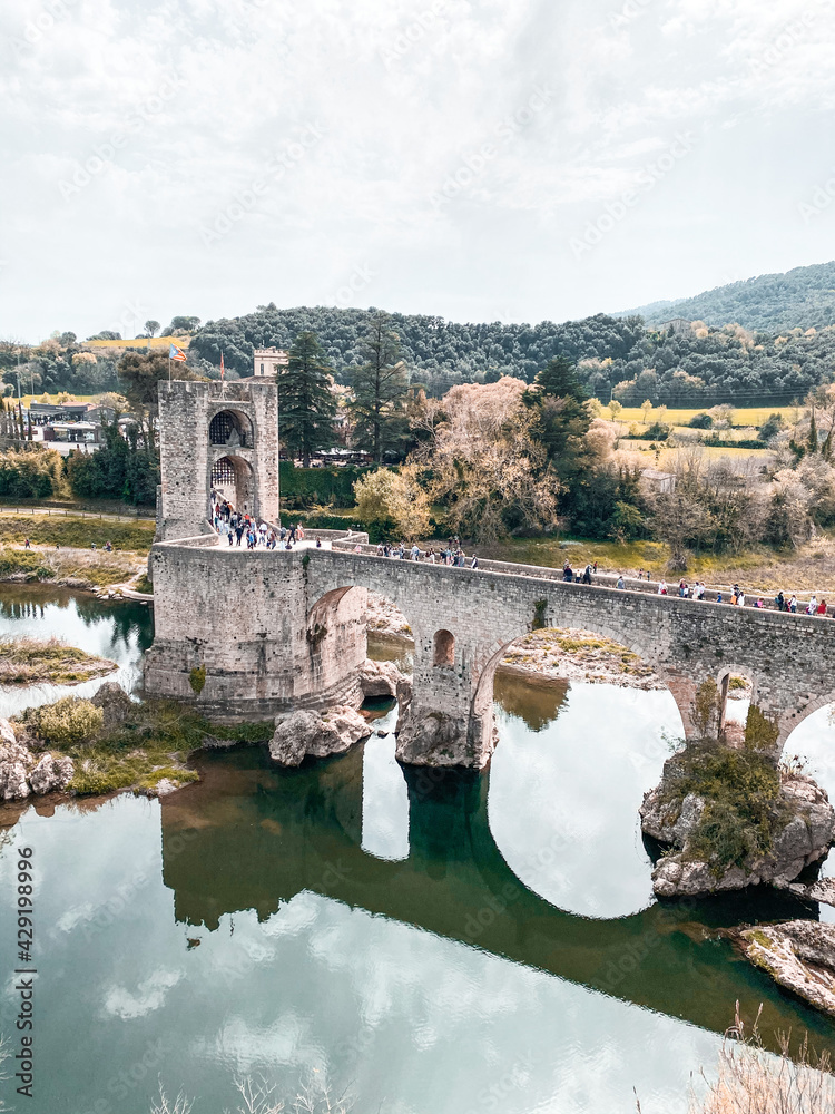 Naklejka premium roman bridge over the river