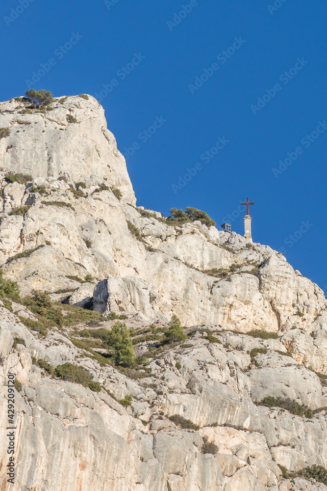 Fototapeta premium Top of the Montagne Sainte-Victoire and Croix de Provence, France