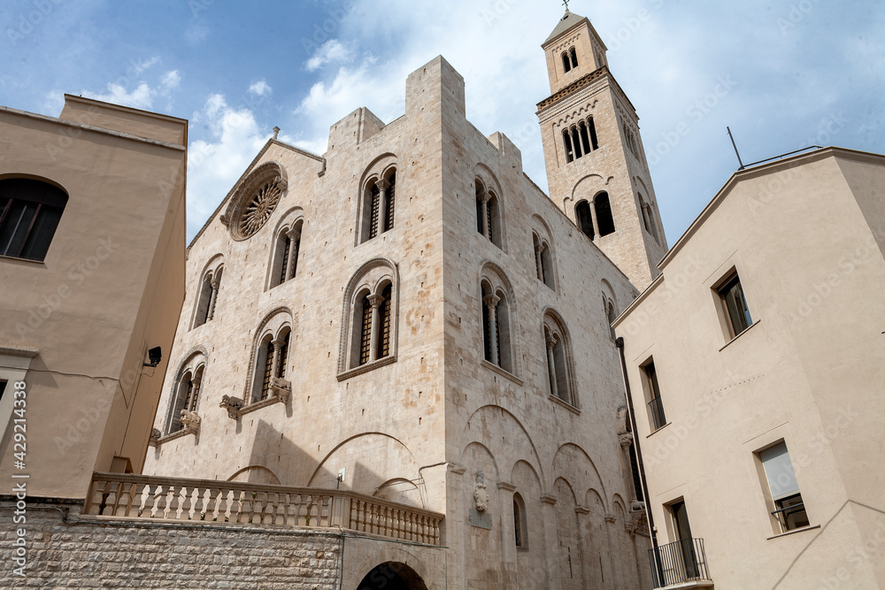 Bari. Retro della Basilica Cattedrale di San Sabino con il campanile