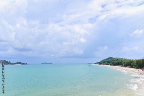 Fototapeta Naklejka Na Ścianę i Meble -  Scenery of Sairee Beach in Chumphon Province, Southern Thailand