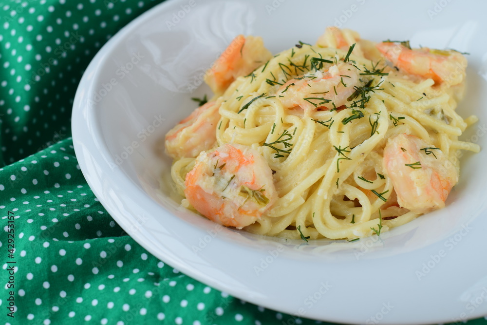 Creamy Spaghetti Pasta with Prawns and Dill