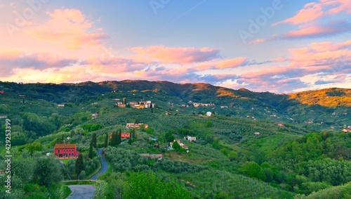 Fotografia view of the beautiful countryside of the Valdinievole from the Buggiano Castle i
