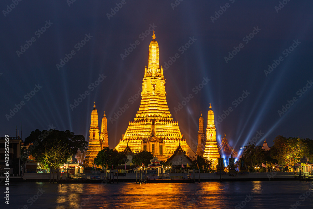 2021, March 17 : Wat Arun is a Buddhist monastery  under the royal patronage in bangkok Thailand. Horizontal with copy space