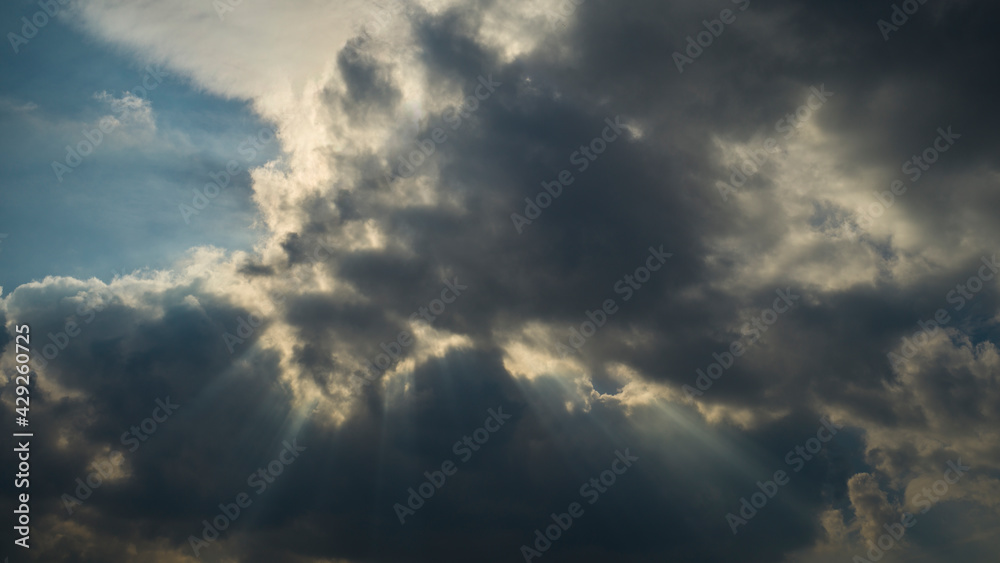 Obraz premium ein dramatisch bewölkter Himmel
