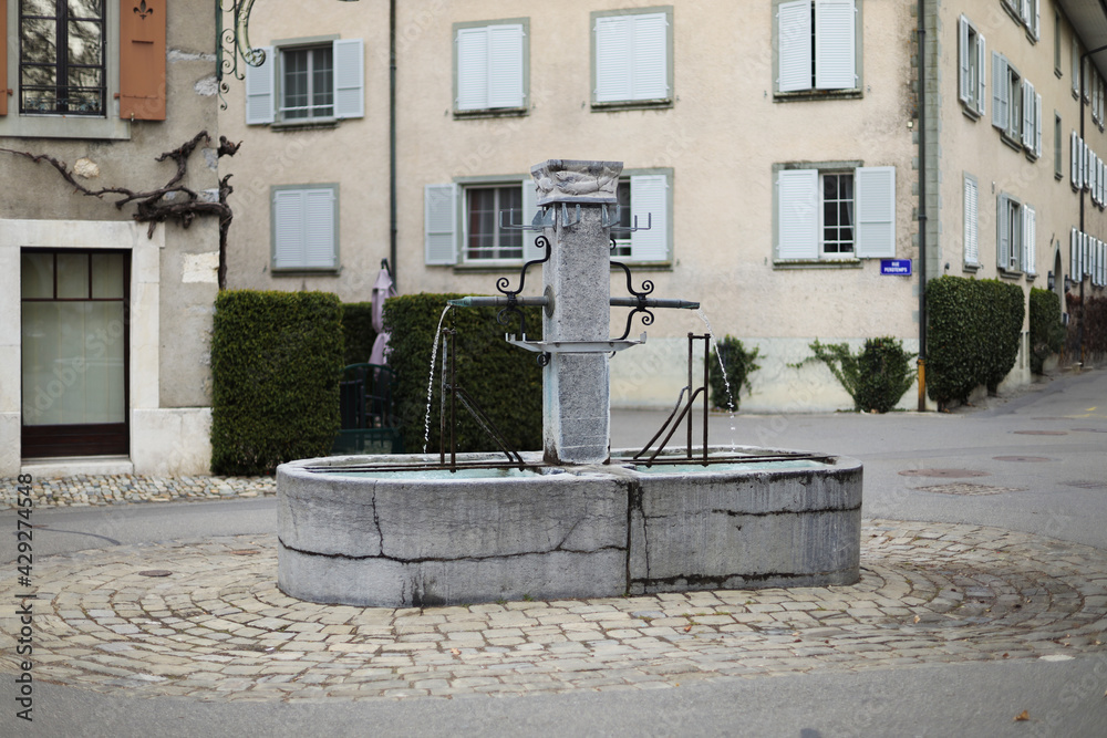 Fontaine de la Grand-rue à St-Prex Fontaine de la Grand-rue à St-Prex