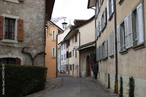 Fototapeta Naklejka Na Ścianę i Meble -  Maisons de la rue Perdtemps à St-Prex