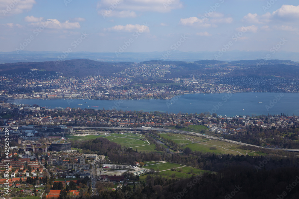 Vue panoramique vers l'Est de Zürich depuis l'Uetliberg
