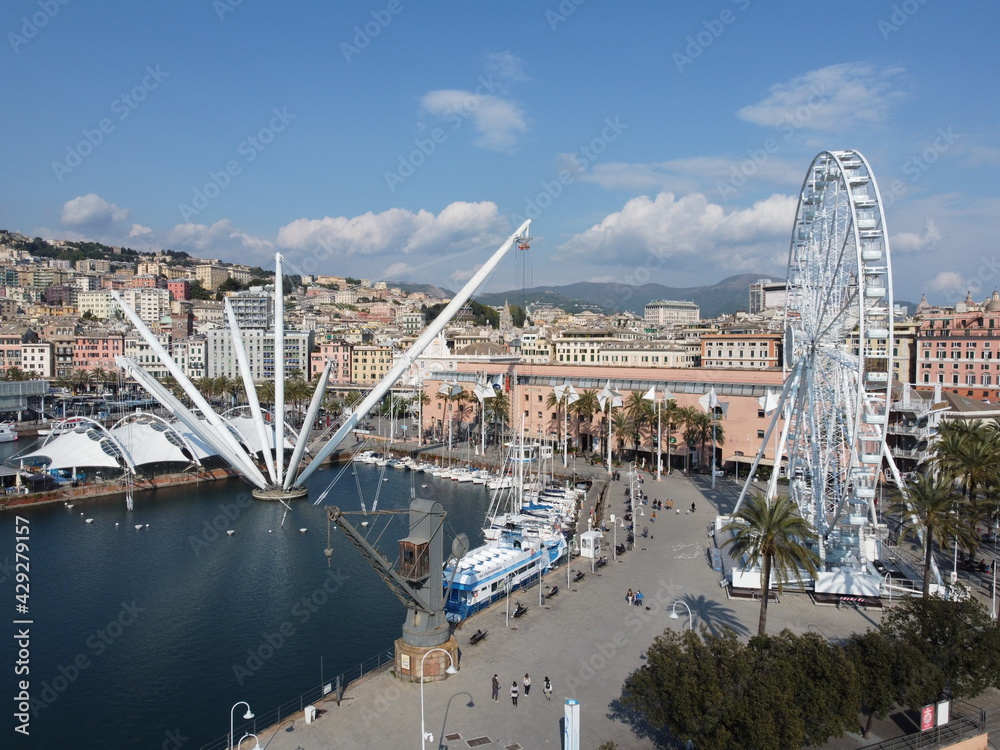 fotografia aerea del porto antico di Genova in Liguria immagine scattata col drone
