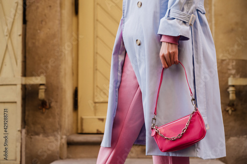 Fotografi Street style, fashion details: small pink faux patent leather baguette bag in trendy outfit
